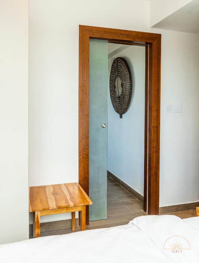 Solea 1 Bedroom Apartment - Central, Comfortable, Cozy, Balcony, Pool, Gym Accra Exterior photo